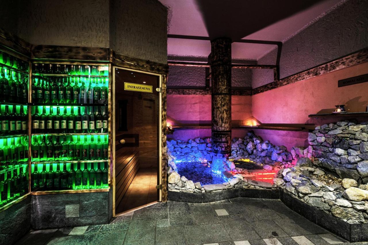 Hotel Korona Wellness, Rendezveny Es Borszalloda