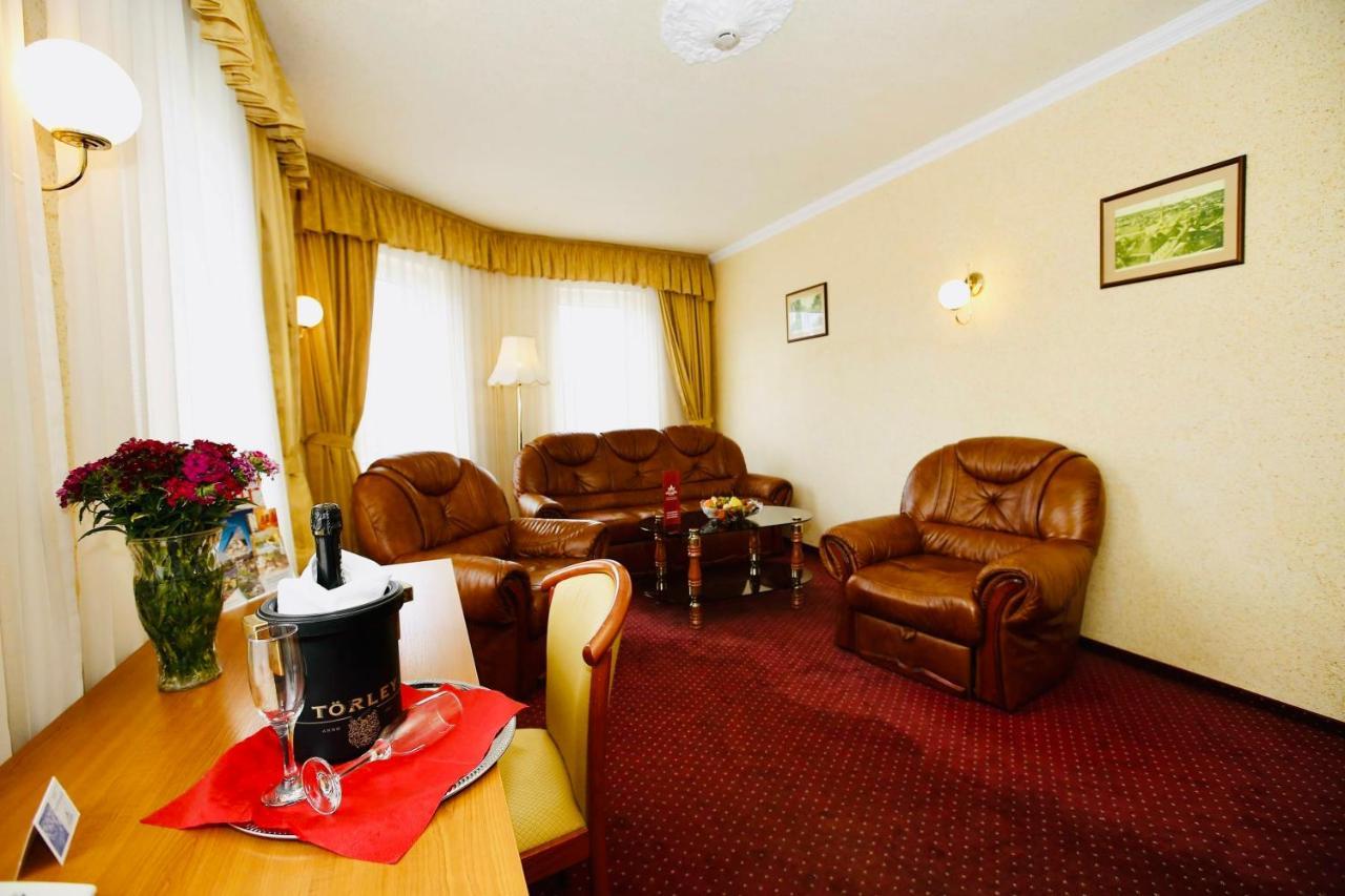 Korona Wellness, Rendezveny Es Borszalloda Eger