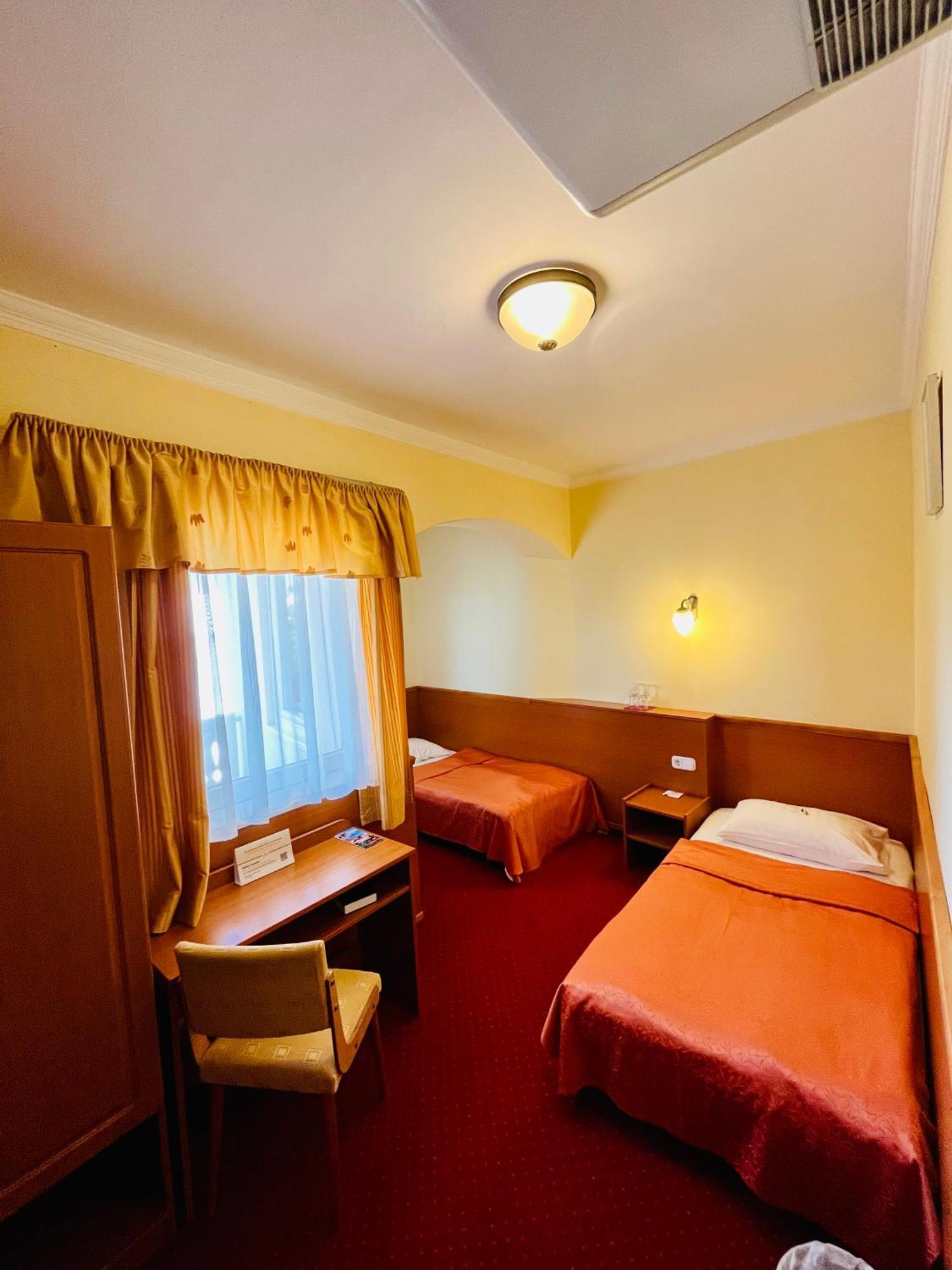 Hotel Korona Wellness, Rendezveny Es Borszalloda Eger