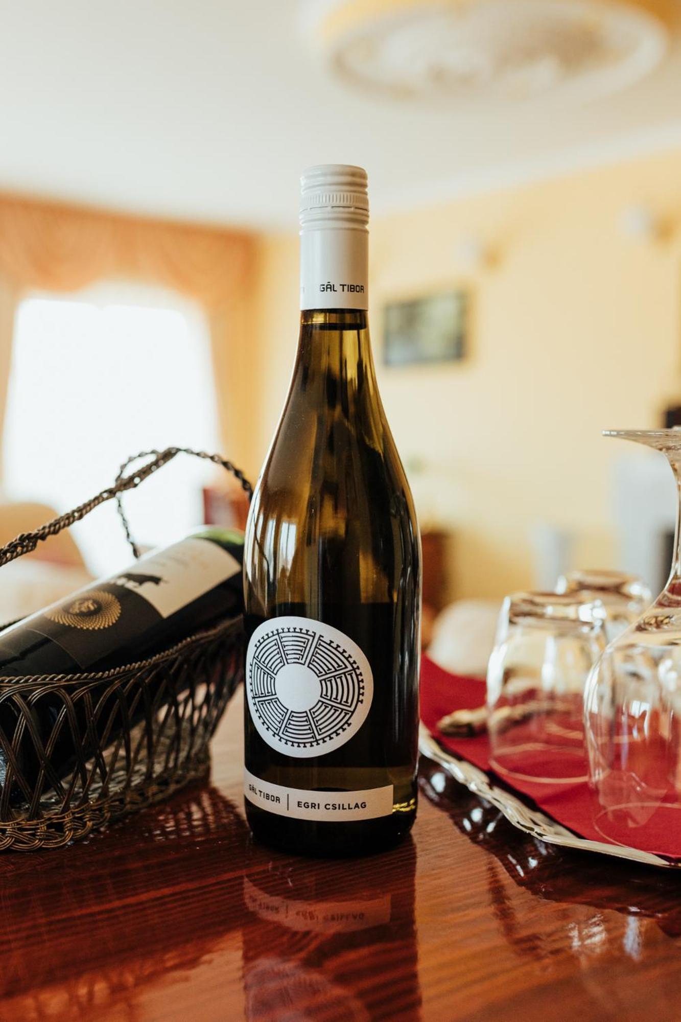 Korona Wellness, Rendezveny Es Borszalloda Eger