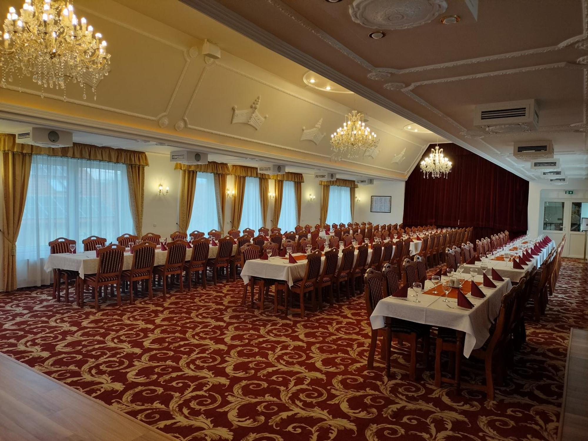 Hotel Korona Wellness, Rendezveny Es Borszalloda Eger