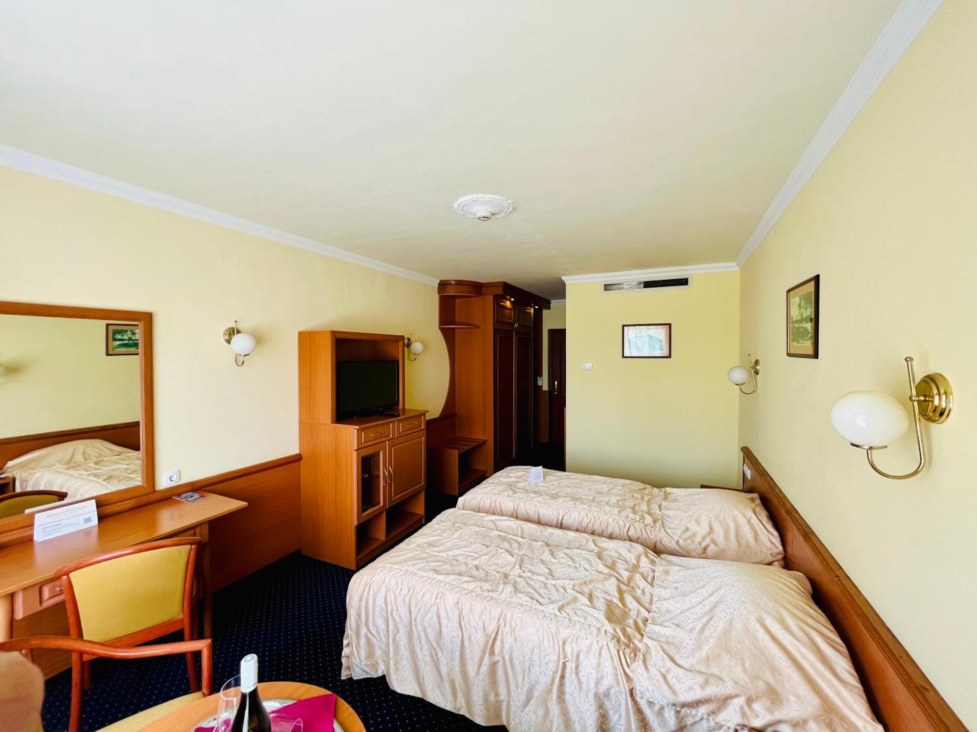 Korona Wellness, Rendezveny Es Borszalloda Hotel