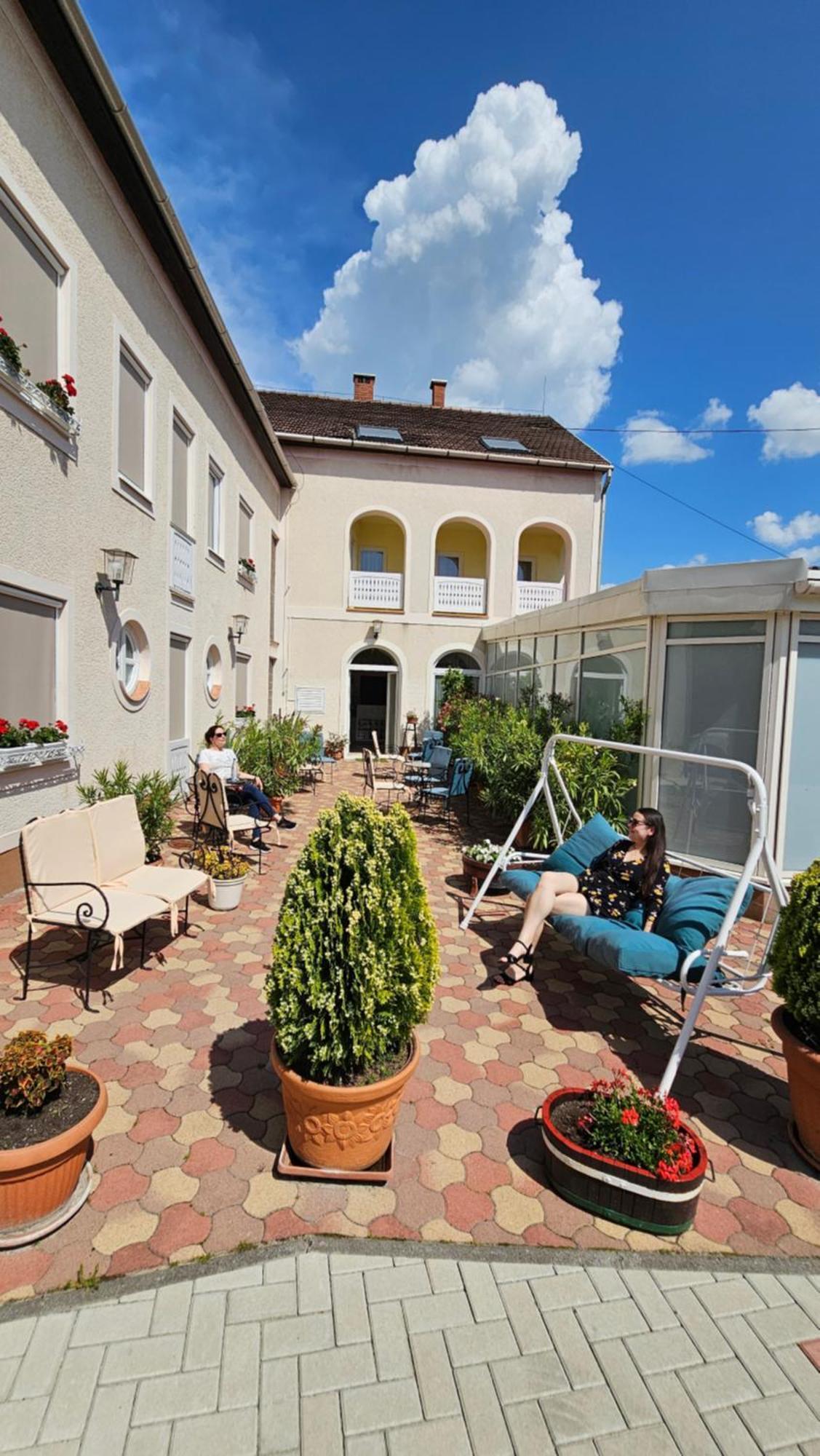 Korona Wellness, Rendezveny Es Borszalloda Hotel