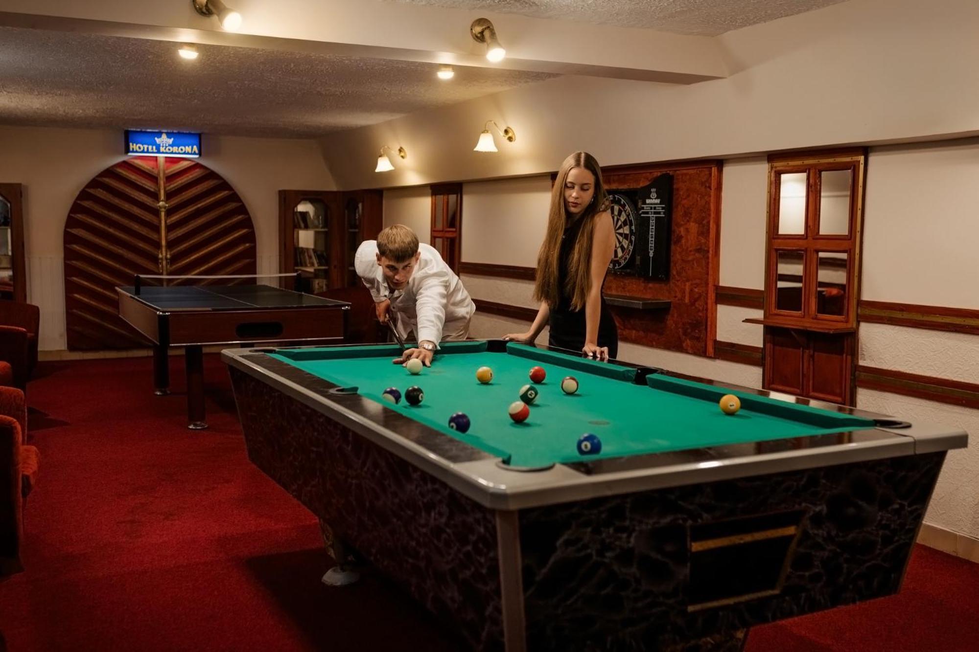 Hotel Korona Wellness, Rendezveny Es Borszalloda