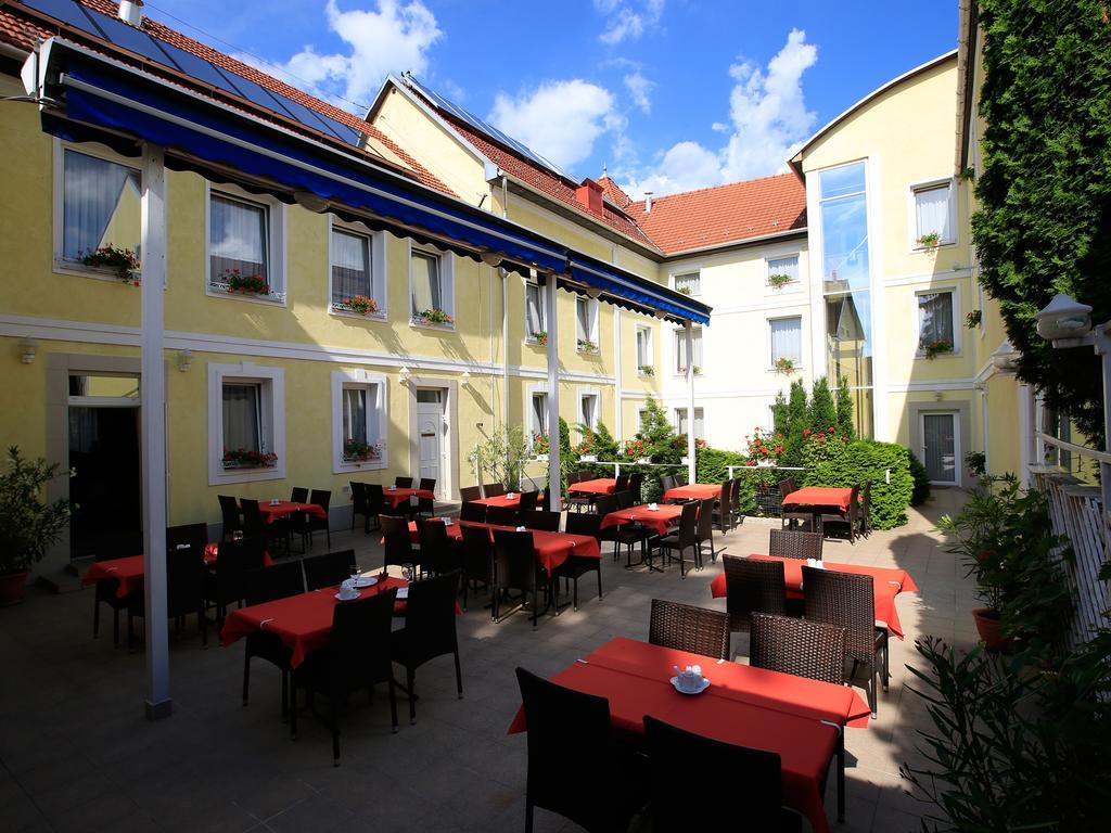 Korona Wellness, Rendezveny Es Borszalloda