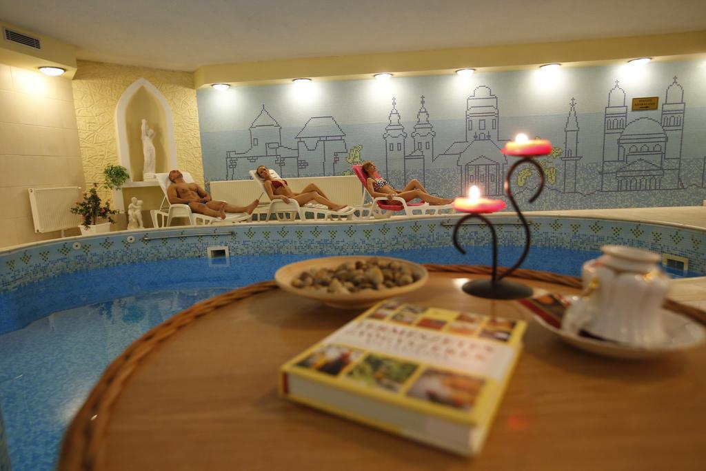 Hotel Korona Wellness, Rendezveny Es Borszalloda